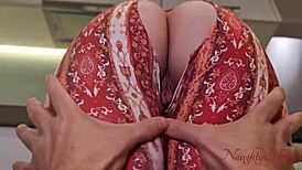 Jeg er så inn i å knulle min rengjøringsdame for ekstra penger. Hennes stramme leggings gjør meg vill!