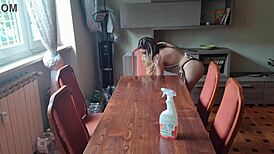 Limpei A Mesa Do Vizinho E Tirei A Calcinha Sera Que Ele Vai Gostar