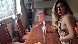 Limpei A Mesa Do Vizinho E Tirei A Calcinha Sera Que Ele Vai Gostar