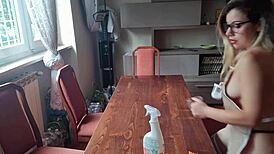 Limpei A Mesa Do Vizinho E Tirei A Calcinha Sera Que Ele Vai Gostar