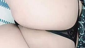 이웃집 침실 몰래 들어가 맛있는 보지 맛보고 깊이 정액 채웠어