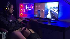 Wife competes with Spider-Man 2 in hardcore action! 😏