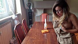 Limpei A Mesa Do Vizinho E Tirei A Calcinha Sera Que Ele Vai Gostar