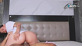 Stepsister removes condom during big cock fucking