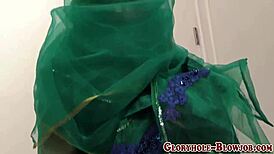 hej, táto arabská baba zabíja čiernym tyčou v gloryhole! 🔥