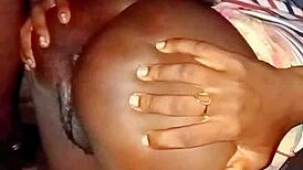 Αδύνατη Υποτακτική Τσούλα με Μικρά Βυζιά Καβαλάει Σκληρά για Άγριο Πρωκτικό Γαμήσι