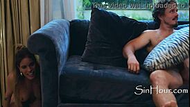 Wow, zrada viedla k divokému trojke v internáte!