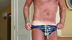 Watch pervy papifachero rip off his speedo at the beach! What a fetish striptease in lycra underwear!