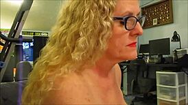 Lesbian squirters Nyssa Nevers ride and deepthroat 😈