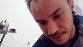 hey, tatua gem feita com plug anal no cuzinho