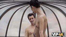 יו, אנגי מספקת כל צורך פרוע של הגבר המבוגר שלה.