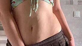 Gadis Petite 18+ 18+ Cantik Sentuh Diri Dengan Jari Pepek Dicukur 😊