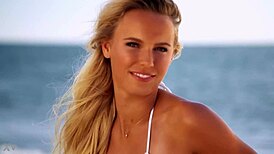 Hey, ain’t Caroline Wozniacki just a stunner to watch? 😊