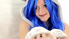 OMG, cosplayer stuffs hairy pussy with banana close-up! 🍌