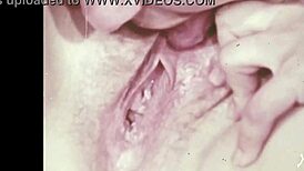 Vintage lesber udforsker to århundreder lesbisk kærlighed