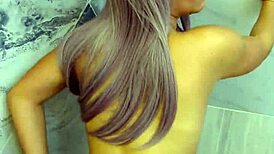 Nisem mogel zdržati pred svojo debelo ritjo poželjivo pastorko.