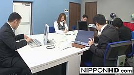 asya sekreteriyle kim oynuyor telefonda?