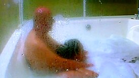 wanna see cum splash in my jacuzzi with agarabas?