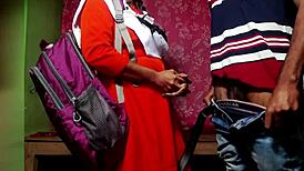 Guru Ngentot Murid Desi Panas Demi HP di Kelas