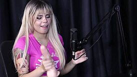 Gabriella Gushi and Tifany Rocha's bisexual swing adventures outdoors.