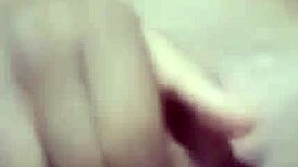 Sobrina y tío se ponen calientes en la bañera 😈