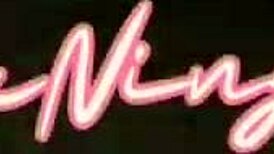 Min stemor skjønner ikke at det er meg i blindfold miniskjørt lek