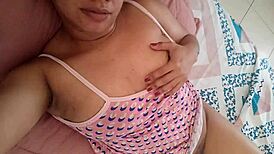 Massaging juicy pussy lips until she's soaking wet feels amazing.