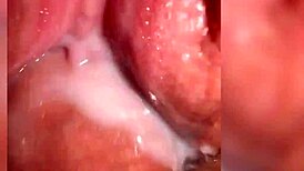 follando un coño jugoso lleno de leche