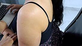 Stemor min suger kuken min for å lette jobbstress