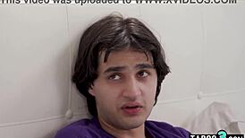 Forsigtig milf stedmor Annie King bliver tabu-fuck'et af genert stedsøn