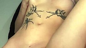 Novinha Masturbando E Fodendo No Cu