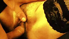 Vážně nechají ti mladí 18+ řešitelé na pokoji zralou milfku v prádle a šukají jí prdel v domácím fetish castingu?