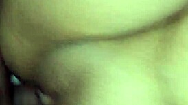 Prostituta Latina Mostra Xota Depilada Molhada com Tatuagens