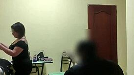 Me cojo a la sirvienta! Why is this curvy mommy screaming so loud in leggings?