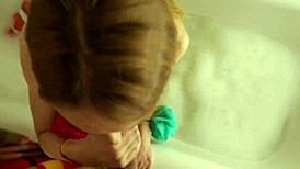 Krásna MILF ma pozvala do sprchy cucala mi kokot! 😘