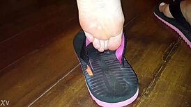 luh gives a footjob with her feet