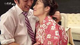 Hé, beszállsz ebbe a vad japán milf hármas uncenzúrázott buliba?