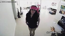 בת 18+ אומרת: משלוח פיצה עם מציצה תמורת כסף