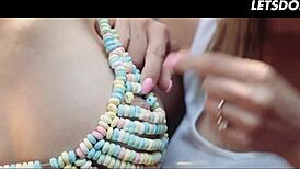 Florane Russell & Lexi Dona, chtějí olíznout po párty?