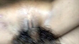 Těsná oholená kunda dostane amatérský creampie