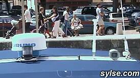 공공 열차에서 처녀 잃고 플래싱하는 년들