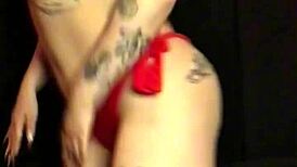 Iris Onusta shows off in public again