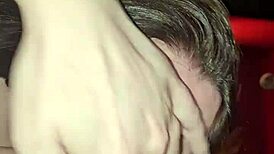 Deepthroat stor pik med intens action