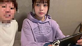 Making my girlfriend cum while she plays games