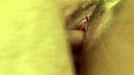 Ο θετός μου μπαμπάς με γάμησε και κάλυψε την πουτσάνα μου με κύμα