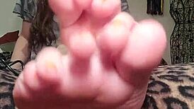 Foot Goddess Mymistressk Hypnotizes Subs with Barefoot Tricks