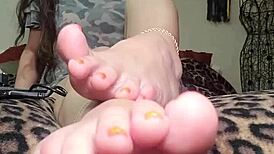 Foot Goddess Mymistressk Hypnotizes Subs with Barefoot Tricks