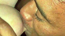 그가 내 보지에 세게 딥스로트하는 거 사랑함