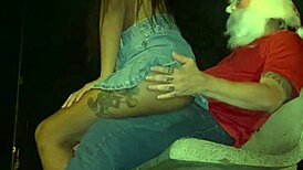 papai noel comendo o cuzinho da novinha na praça