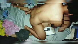 Tlustá pinay asiatka se nechá šukat v misionáři a zezadu, manžel hlídá